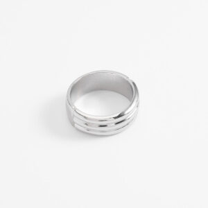 Anillo en baño de rodio diseño contemporáneo