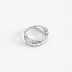 Anillo de mujer con diseño multi-banda y diamonice.