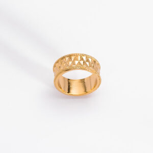 Anillo elegante diseño geométrico en acabado dorado