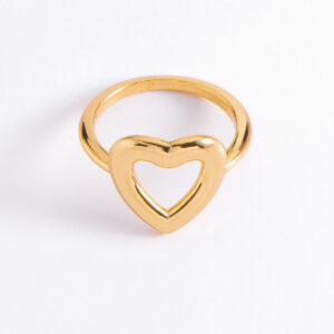 Anillo dorado de corazón diseño moderno y elegante