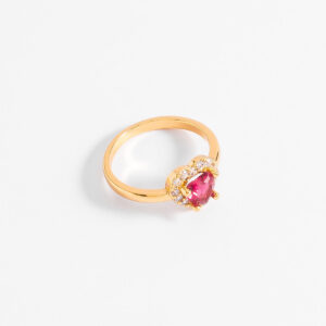 Anillo de corazón con diamonice rosa y halo de cristales