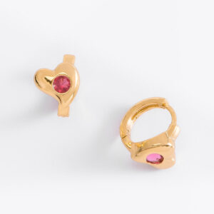 Aretes pequeños corazón rosa en baño de oro arracada