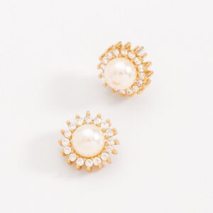 Aretes tipo broquel con perla tono crema y piedras diamonice®