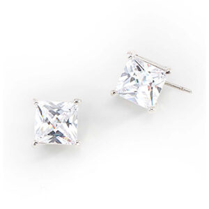 Aretes tipo botón con brillante diamonice cuadrado y baño de rodio.