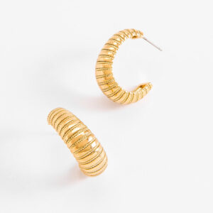 Aretes grandes tipo arracada en baño de oro