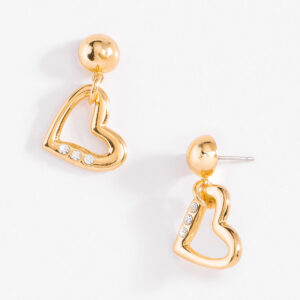 Aretes de corazón con baño de oro y cristales.