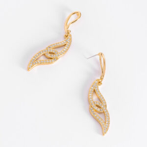 Aretes largos en baño de oro 18k con marquesa