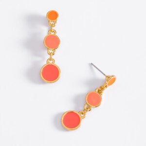 Aretes largos en baño de oro con dijes coral y naranja