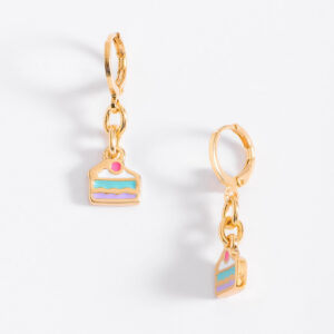 Aretes en forma de pastel con baño de oro y esmalte