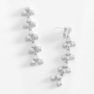 Aretes largos baño de platino diseño triadas