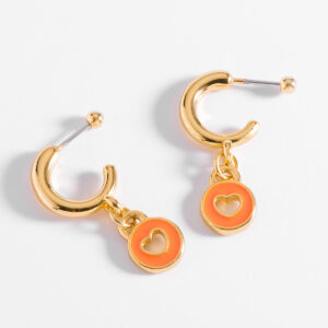 Aretes dorados con diseño media luna y corazón