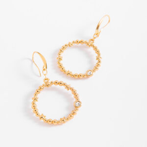 Aretes medianos de aro con diseño de estrellas y baño de oro