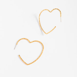 Aretes tipo arracada en forma de corazón