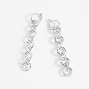 Aretes largos en baño de platino