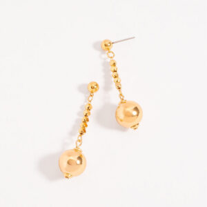 Aretes largos con baño de oro y esferas