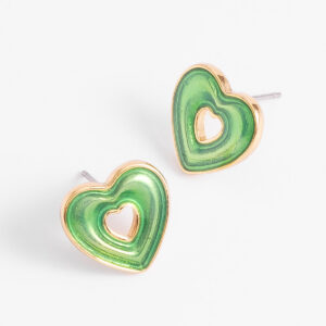 Aretes de corazón con esmalte verde y baño de oro.