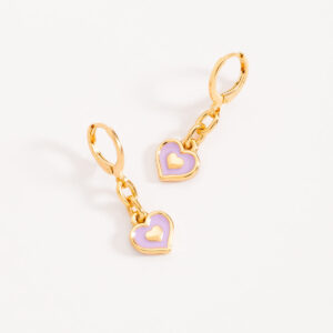 Aretes de patente con corazón esmaltado en morado