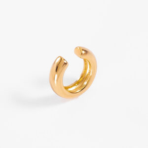 Ear cuff minimalista bañado en oro.