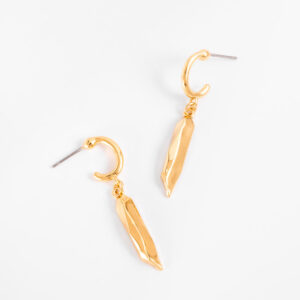 Aretes en baño de oro con diseño geométrico colgante