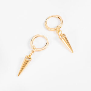 Aretes medianos de baño de oro con dije de espiga y diamonice.