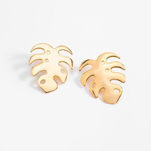Aretes largos de hoja monstera con baño de oro