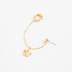 Aretes en baño de oro con diseño de corona y cadena