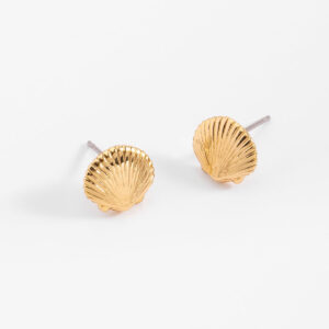 Aretes tipo botón con diseño de concha