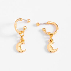 Aretes de arracada con dije de luna para niña.