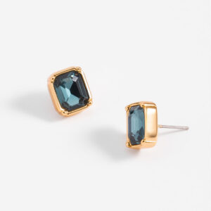 Aretes de poste con piedra aqua y baño de oro.