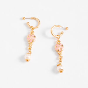 Aretes largos de niña con dije de paleta y perlas