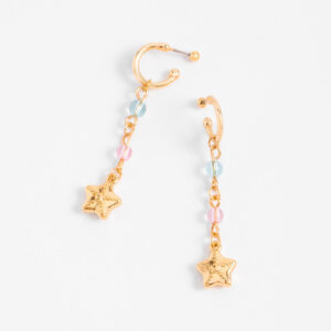 Aretes largos de niña con dije de estrella y cuentas de colores