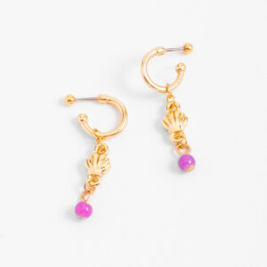 Aretes largos de concha marina con cuenta morada
