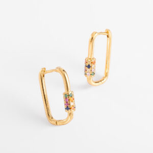 Aretes arracada rectangular con baño de oro y piedras multicolores