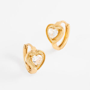 Aretes huggie corazón con diamonice