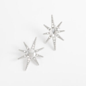 Aretes de botón tipo estrella con cristales brillantes.