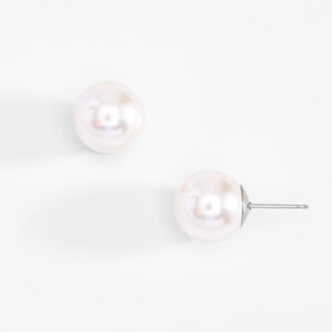 Aretes de poste con perla