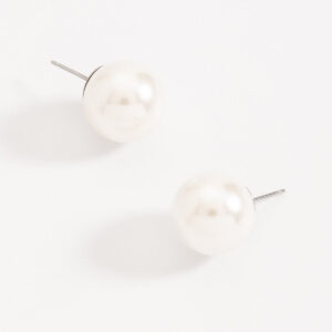 Aretes de perla simulada con poste.