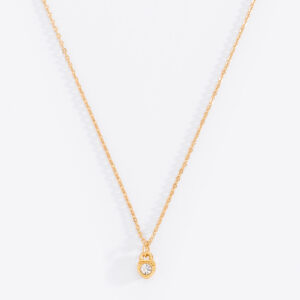 Collar con dije en baño de oro con piedra cristal