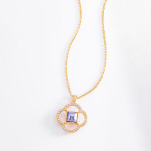 Collar seductor con piedra morada y cristales