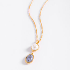 Collar elegante de oro con perlas y piedra azul