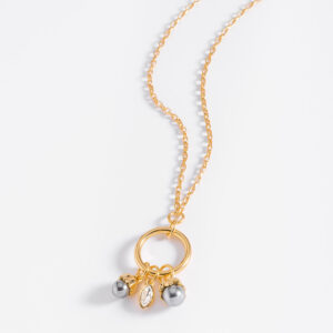 Collar en baño de oro con perlas y piedra cristal