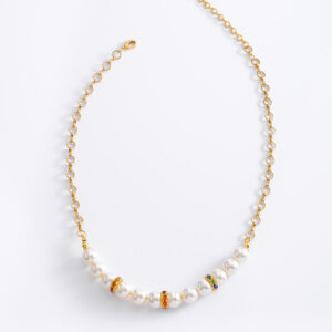 Collar oro 18k piedras y perlas en tono crema