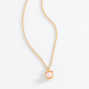 Collar en baño de oro con gato y perla tono rosa