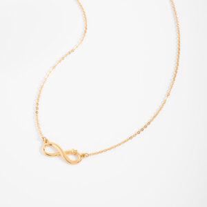 Collar gargantilla infinito con corazón bañado en oro