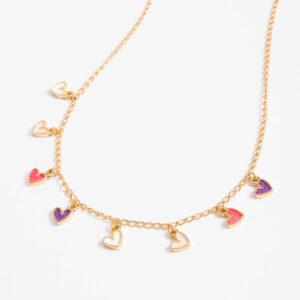 Gargantilla con dijes de corazones esmaltados