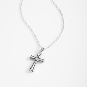 Collar con dije de cruz para hombre