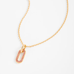 Collar con dije ovalado y cristales rosados.