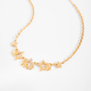 Gargantilla de estrellas con baño de oro.