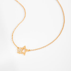 Collar de cadena con dijes de estrellas y cristales