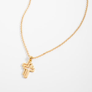 Collar con dije de cruz calada en baño de oro